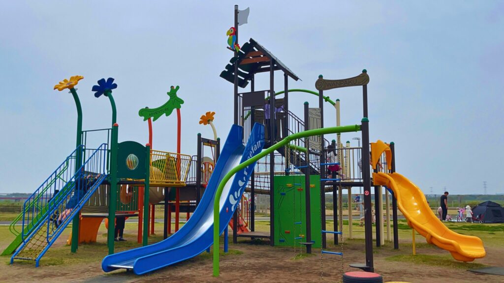 大間近隣公園(大間見晴らしの丘)の小学生向けの大型複合遊具