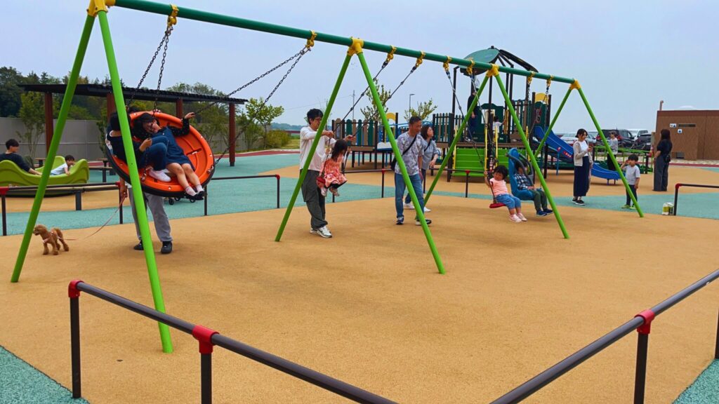 大間近隣公園(大間見晴らしの丘)のインクルーシブ遊具エリア