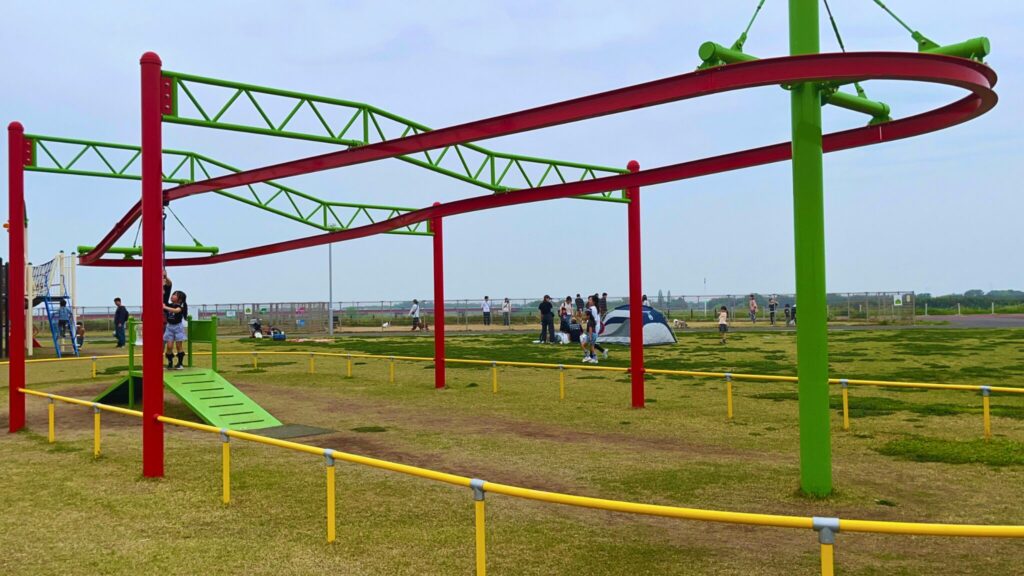 大間近隣公園(大間見晴らしの丘)の一周できるロープウェイ遊具