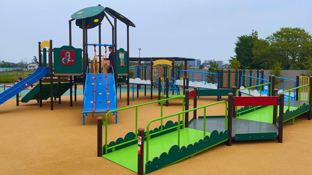 大間近隣公園(大間見晴らしの丘)の幼児向け複合遊具