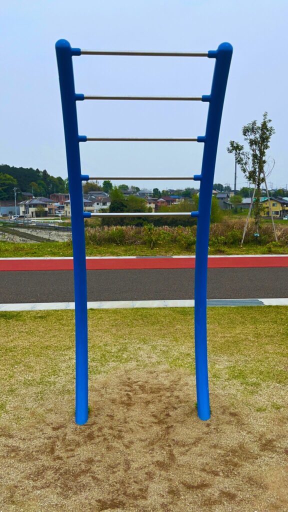 大間近隣公園(大間見晴らしの丘)の健康器具「ぶら下がり」