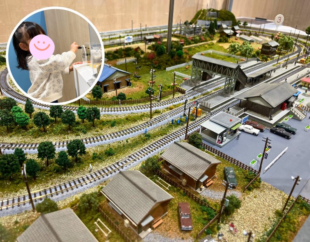ながのこども館ながノビ!科学と創造の広場内の駅と線路のジオラマで再現された発電機の実験装置