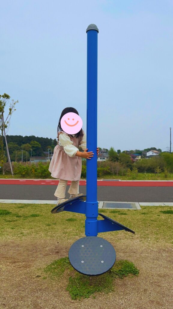 大間近隣公園(大間見晴らしの丘)の健康器具「あしのばし」