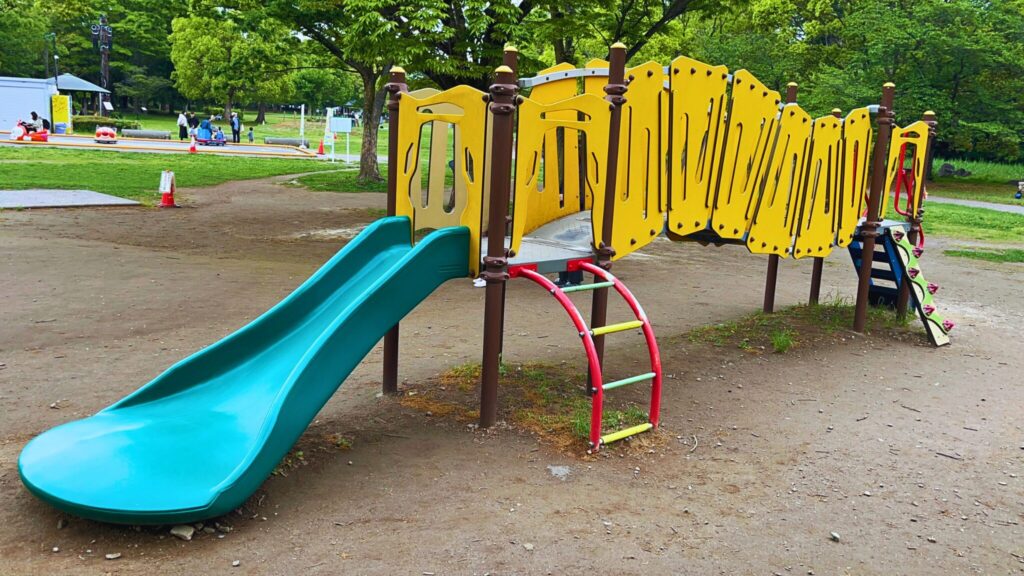 岩槻城址公園のわんぱく広場内にある幼児向け複合遊具