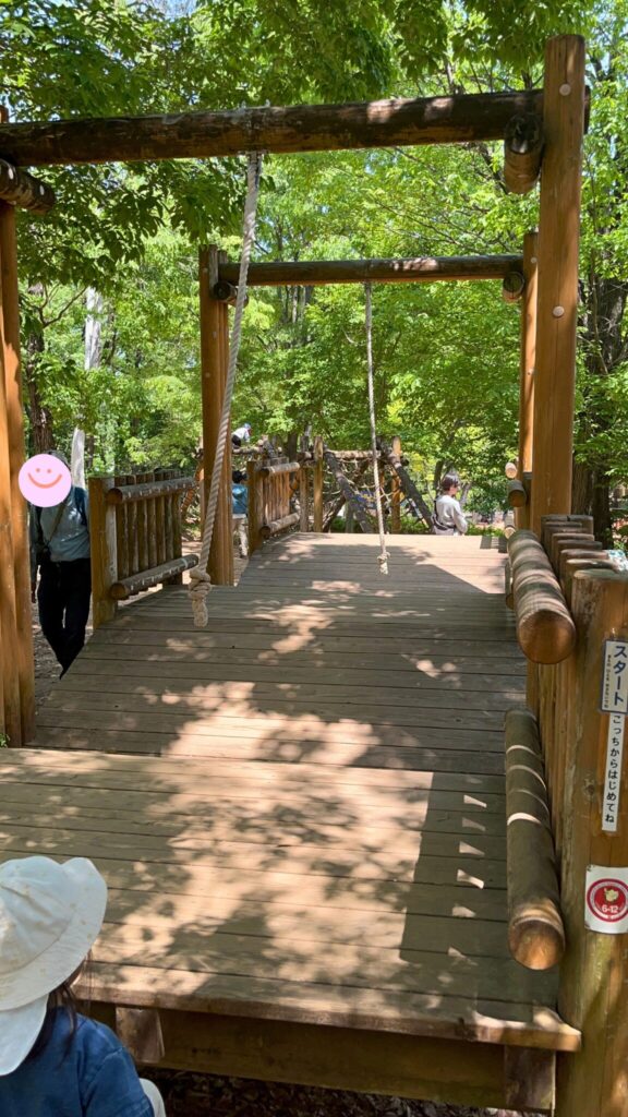 埼玉県子ども動物自然公園の冒険の森アスレチック「ターザンジャンプ」