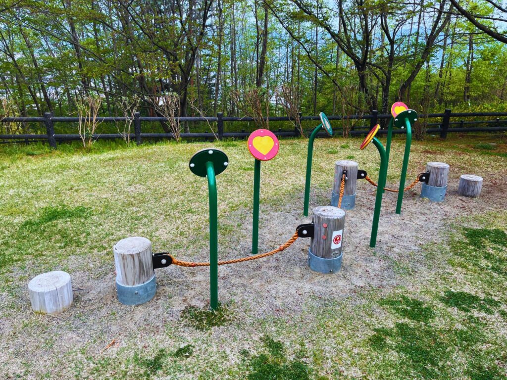 地附山公園のロープ渡りのアスレチック遊具