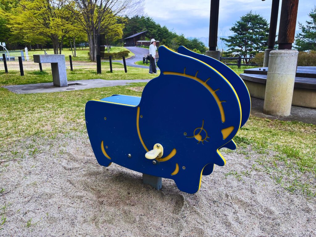 地附山公園のロッキング遊具