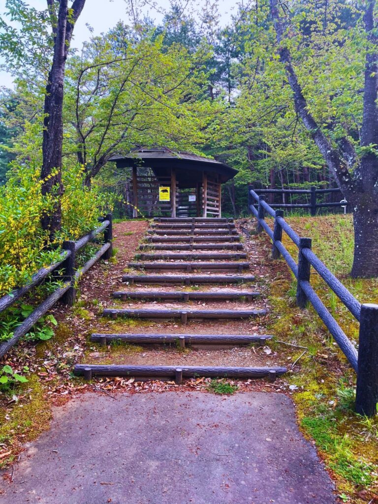 地附山公園の第二展望台へ続く階段