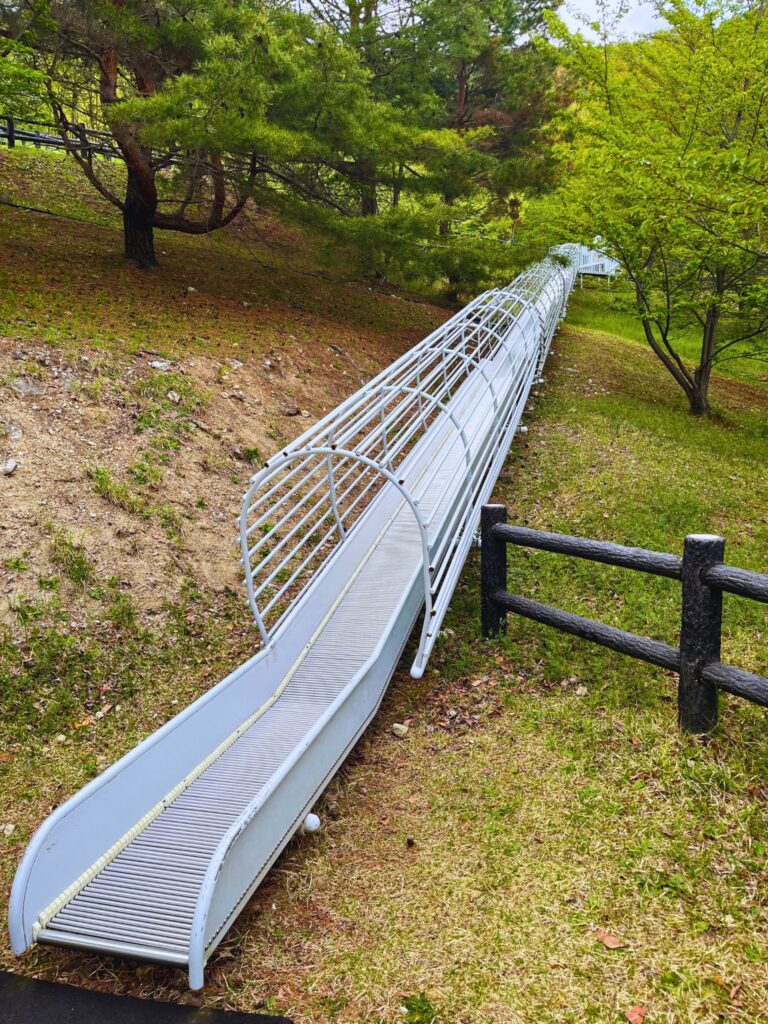 地附山公園のローラーすべり台