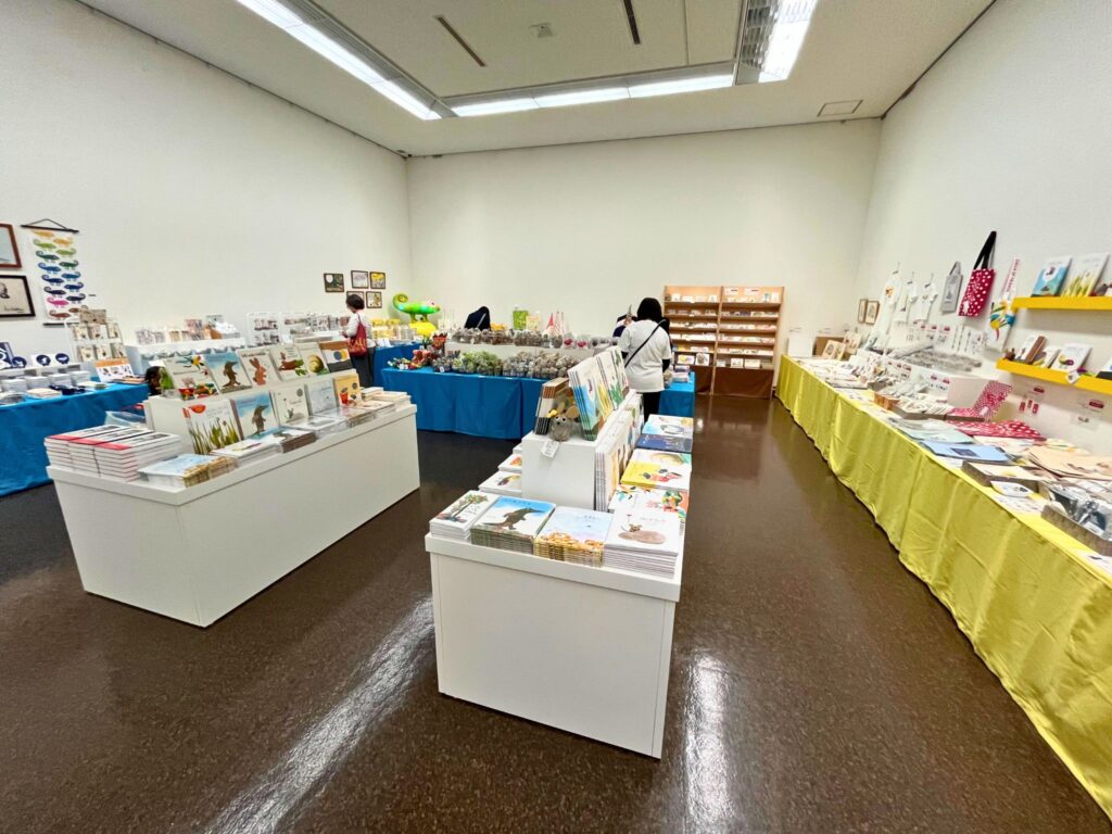 刈谷市美術館レオレオーニ展のお土産ショップ