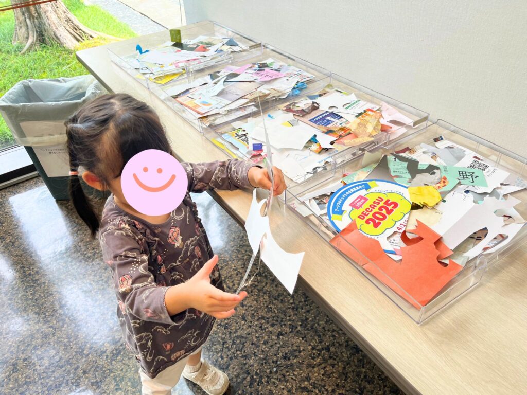 刈谷市美術館レオレオーニ展のフリーワークショップの紙